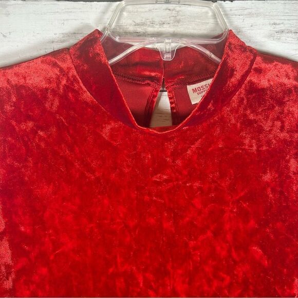 Mossimo Cold Shoulder Mock Neck Crushed Velour Red Top XXL - Picture 2 of 8